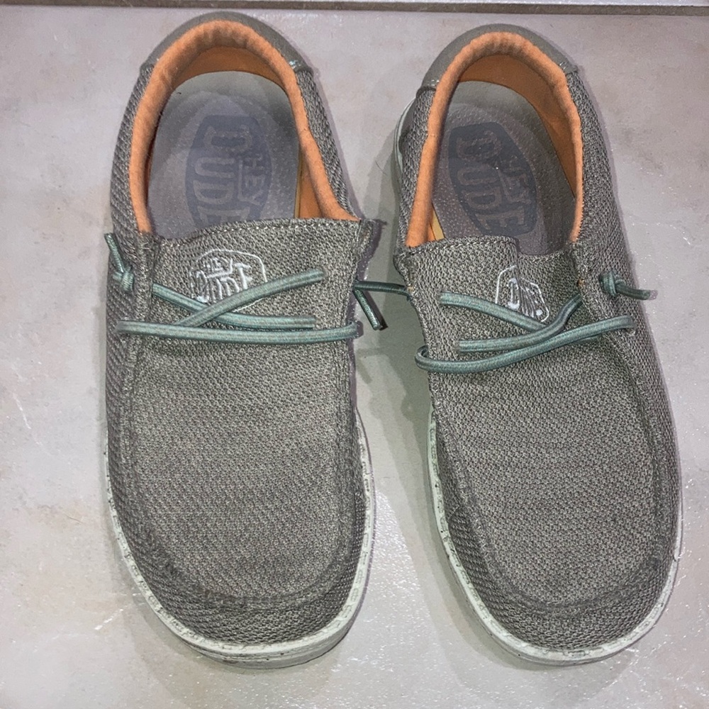 Hey Dude Wally Youth Sox Sahara in size Y6/L7